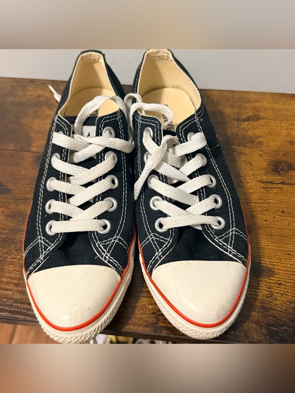 Rare Womenโs Converse All Star Low Top sku #501282 Size 6